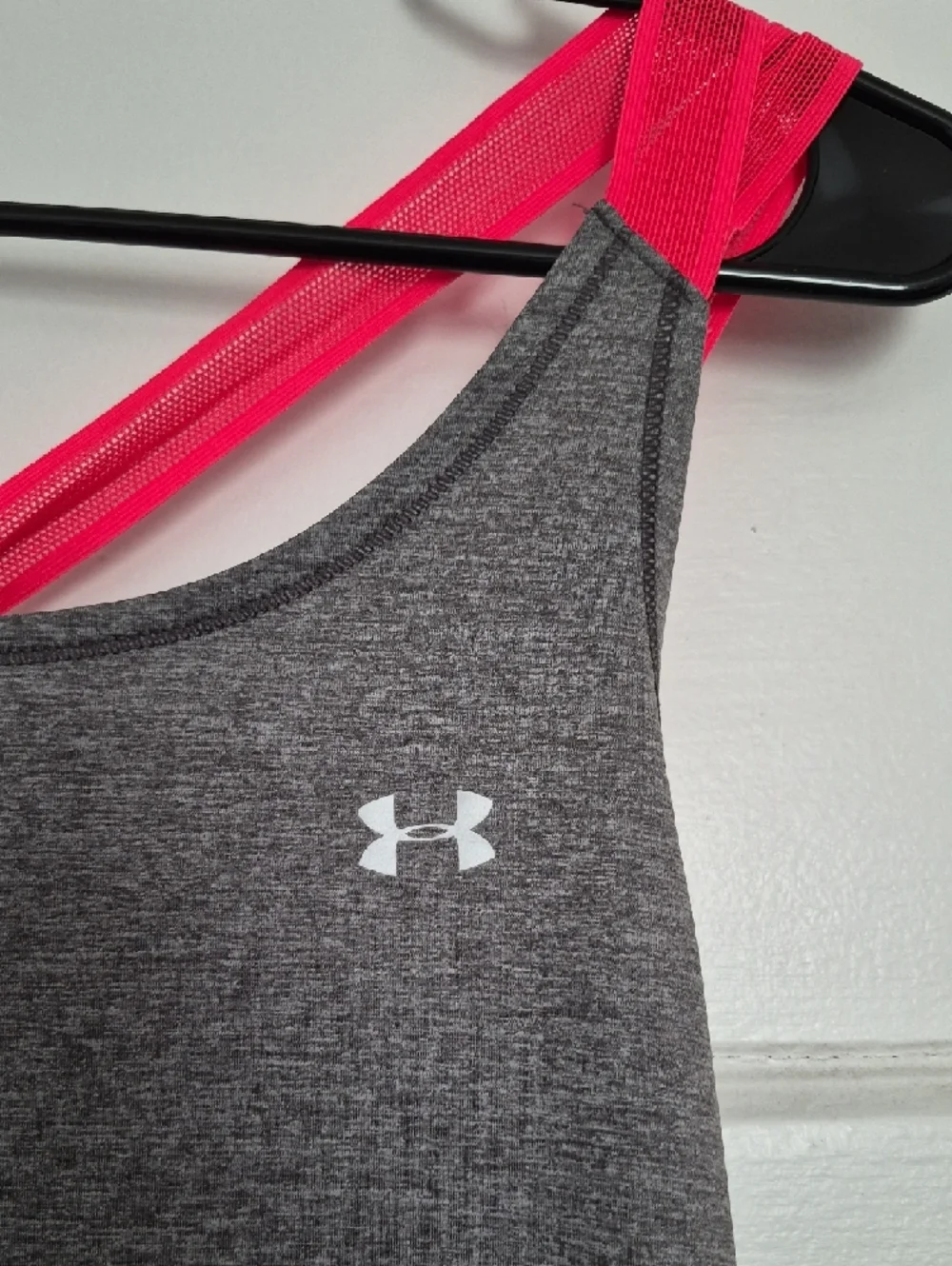 Under Armour Gray Tank with Bright Neon Hot Pink Crossback Straps XL - Picture 2 of 8